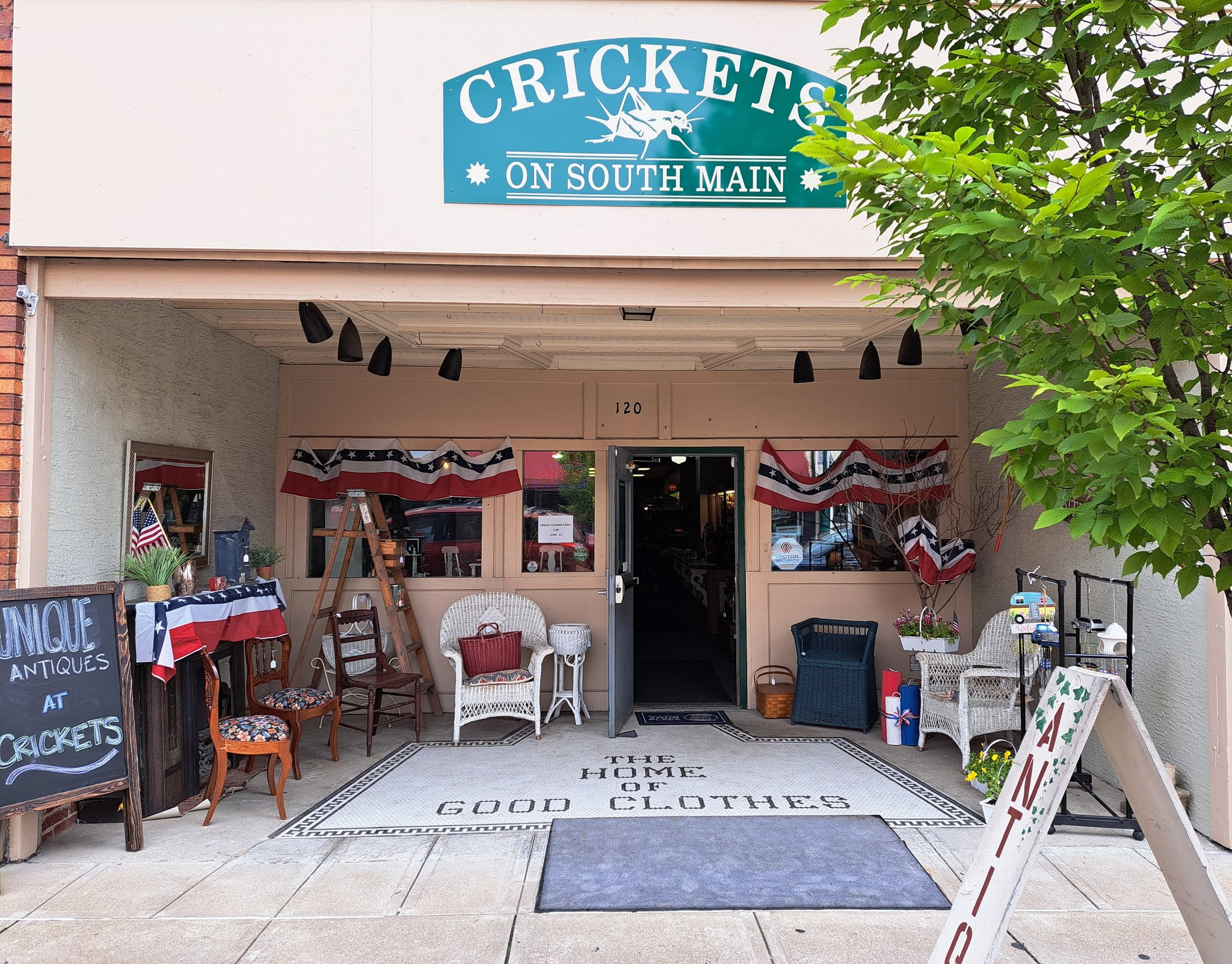 Crickets on South Main